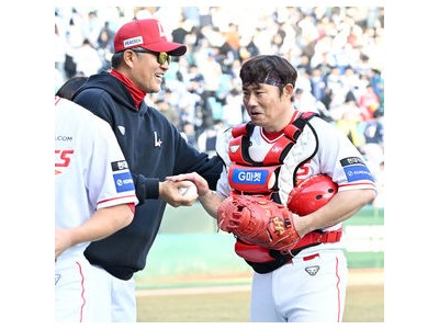 이숭용 감독 개막전 승리에 웃음 띠었네